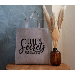 Vilten tas: Full of secrets (and snacks)